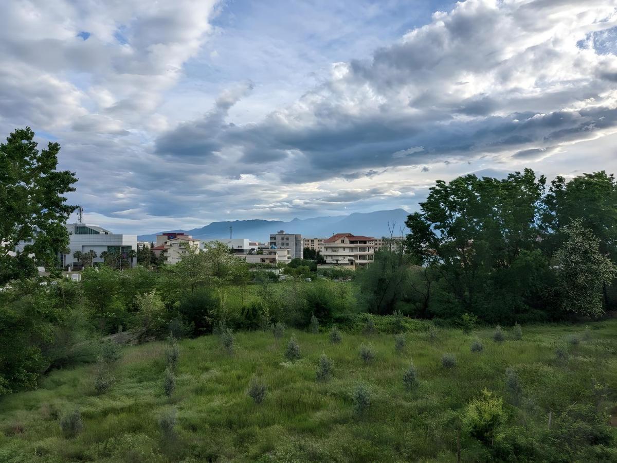 Sunny Riverside Tirana'S Oasis - Breakfast & Dinner Exteriör bild